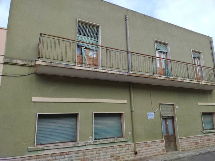Appartamento con 6 locali in vendita in Via Brescia, Centro, Guagnano
