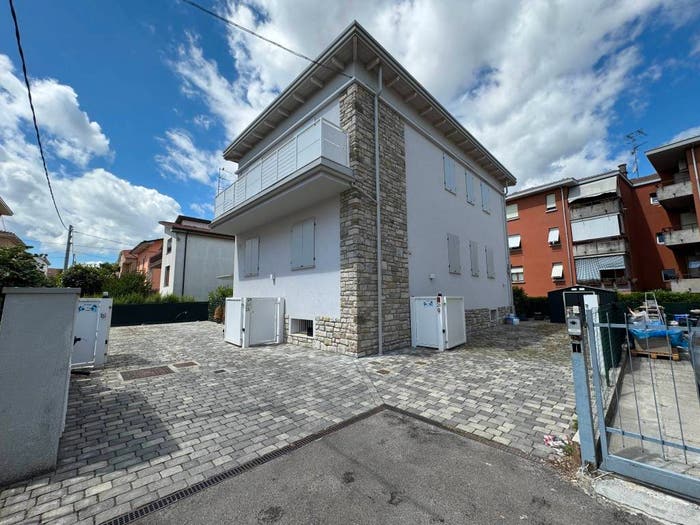 Casa quadrilocale in vendita in Vicolo Soragna, Corcagnano, Parma