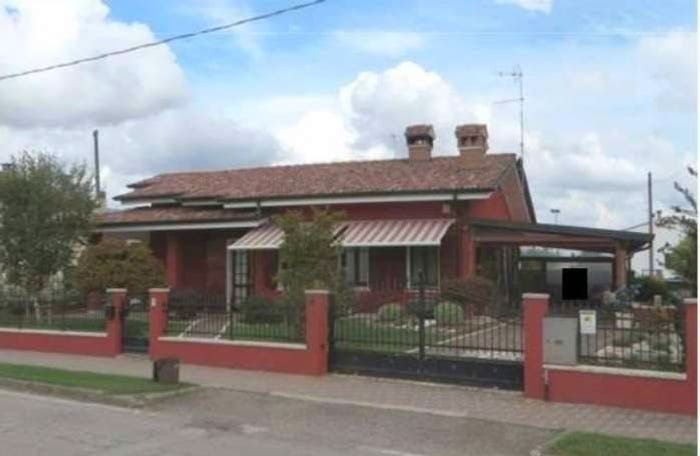 Casa con 5 locali in vendita in Via E Sarti, Ficarolo