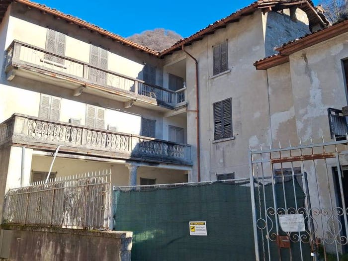 Casa con 6 locali in vendita in Via Don Lazzaro Torriani, Lasnigo