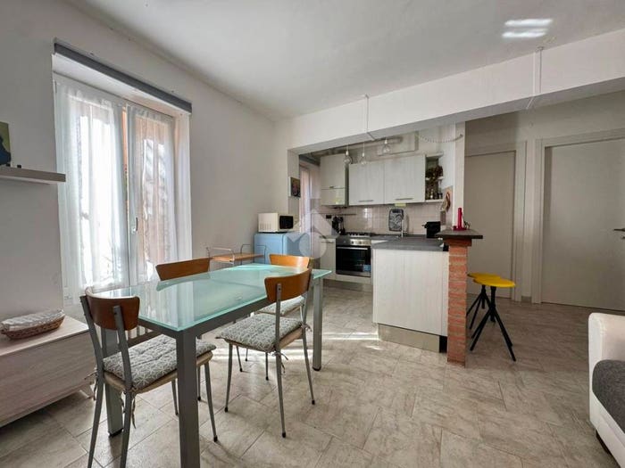 Appartamento trilocale in vendita in Via Privata Genova Bocchi Bianchi, Centro, Alassio