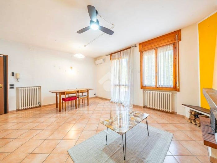 Appartamento trilocale in vendita in Via Brodolini, Montecavolo, Quattro Castella