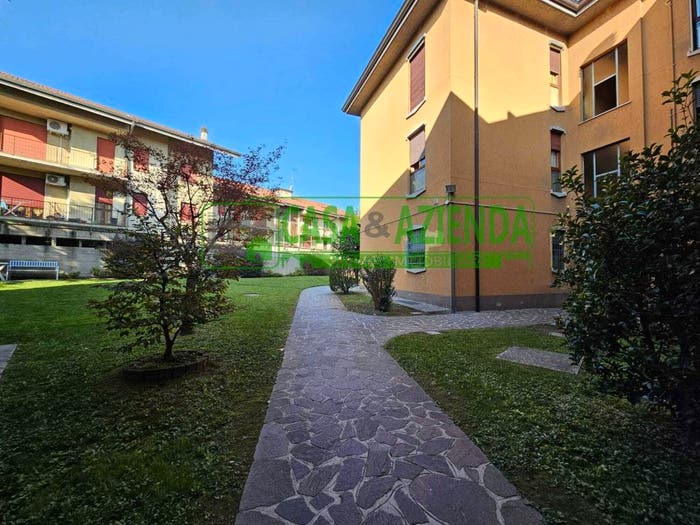 Appartamento trilocale in vendita in Via Vittorio Veneto, Centro, Capriate San Gervasio