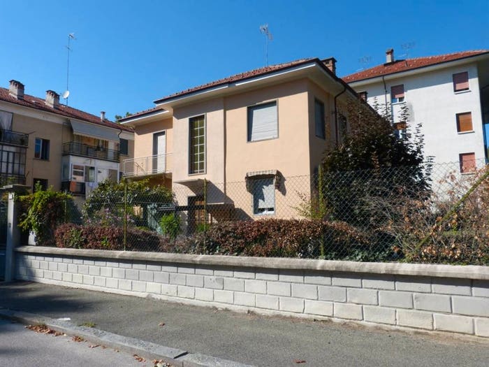 Casa con 6 locali in vendita in Corso Cristoforo Colombo, Centro, Fossano