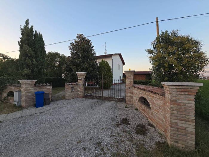 Casa con 5 locali in vendita in Via Bondenese, Frazioni Nord, Cento