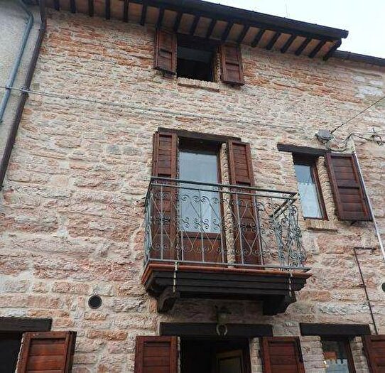 Casa con 6 locali in vendita in Buonconsiglio Colombara, Frontone