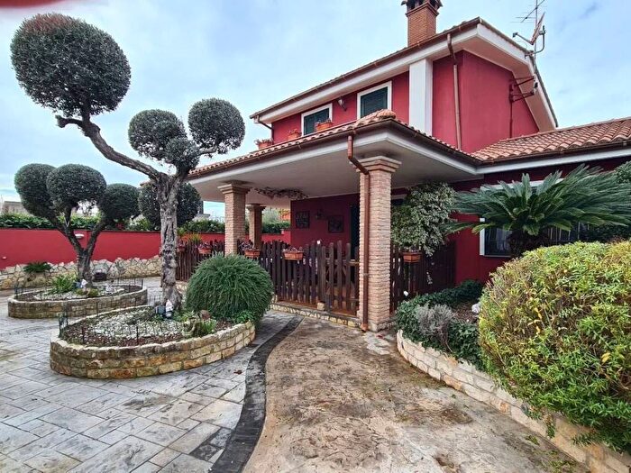 Casa quadrilocale in vendita in Via Peschiera SNC, Rinascimento, Anzio