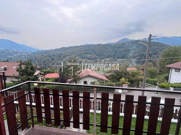 Appartamento trilocale in vendita in Via IV Novembre, Lanzo D'Intelvi, Alta Valle Intelvi