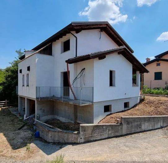 Casa con 6 locali in vendita in Regione Campolasso, Tassarolo