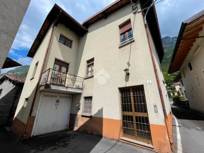 Casa con 5 locali in vendita in Via Locatelli, Castelfranco, Rogno