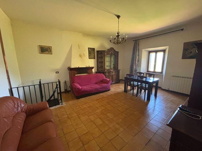 Casa trilocale in vendita in Pioraco