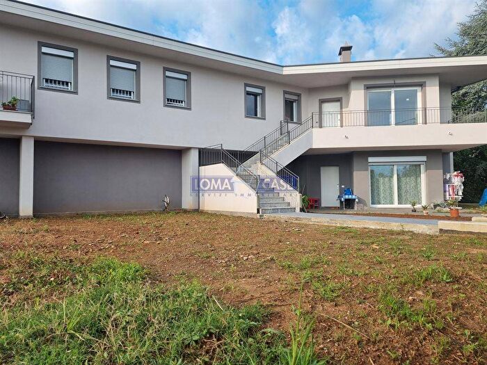 Appartamento quadrilocale in vendita in Via maggio, Centro, Lomagna