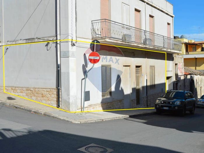 Appartamento con 6 locali in vendita in via Rattazzi, Centro, Pachino