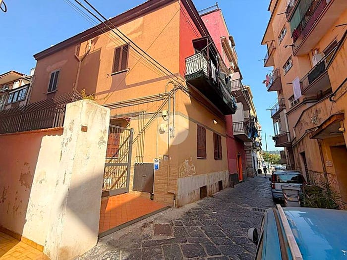 Appartamento trilocale in vendita in VIA CUPA CAPANO, Bagnoli, Napoli