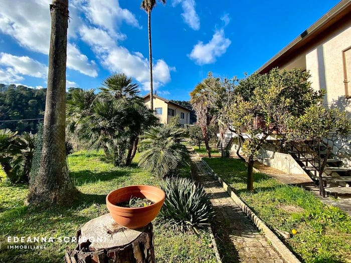 Casa con 6 locali in vendita in Via del Santo, San Bartolomeo, Andora