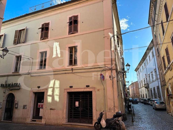 Appartamento con 6 locali in vendita in corso bruno buozzi, Centro, Civita Castellana