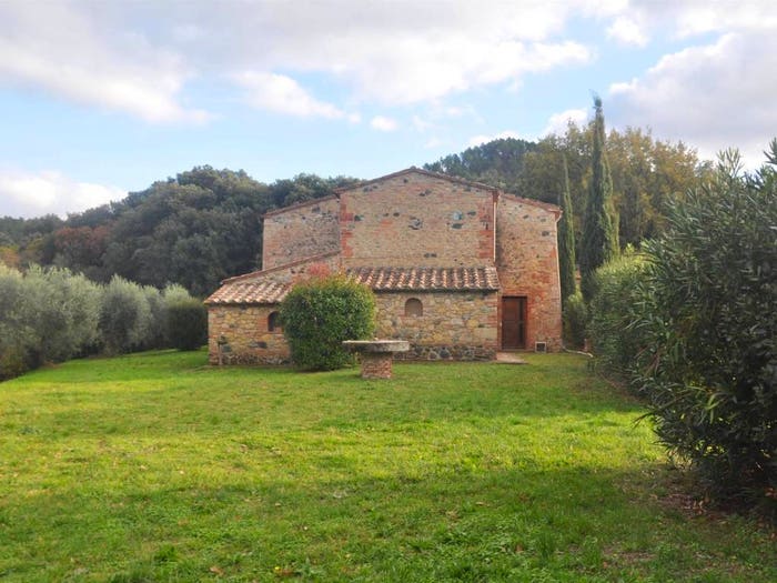 Casa con 6 locali in vendita in Pomarance