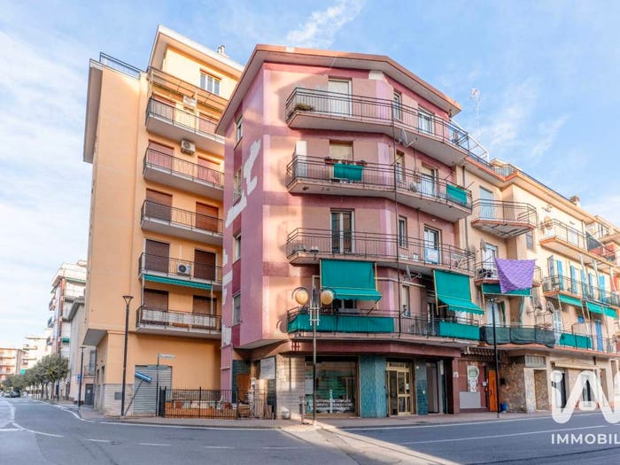 Appartamento trilocale in vendita in Via varatella, Borghetto Santo Spirito