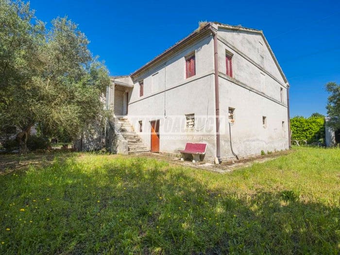 Casa quadrilocale in vendita in Localita' Piane di Chienti, Montecosaro