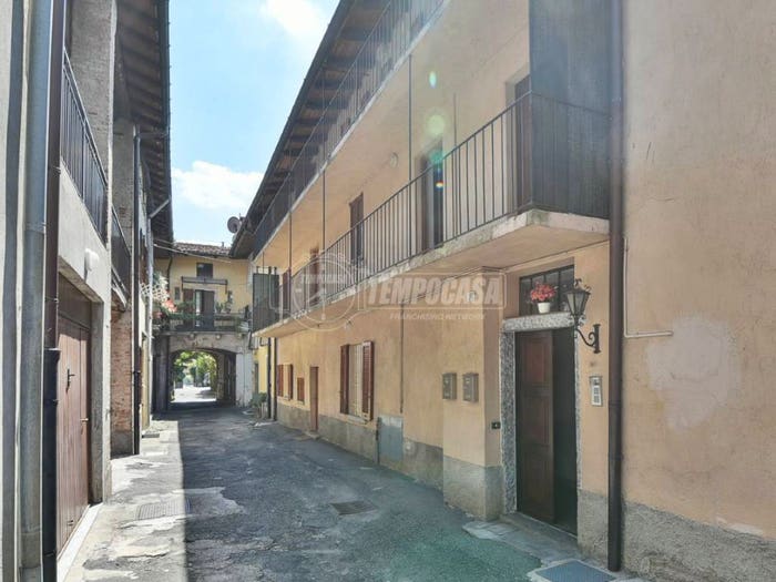 Casa con 6 locali in vendita in Via Roma, Albese con Cassano