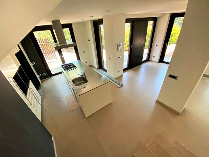 Casa con 6 locali in vendita in Fermo