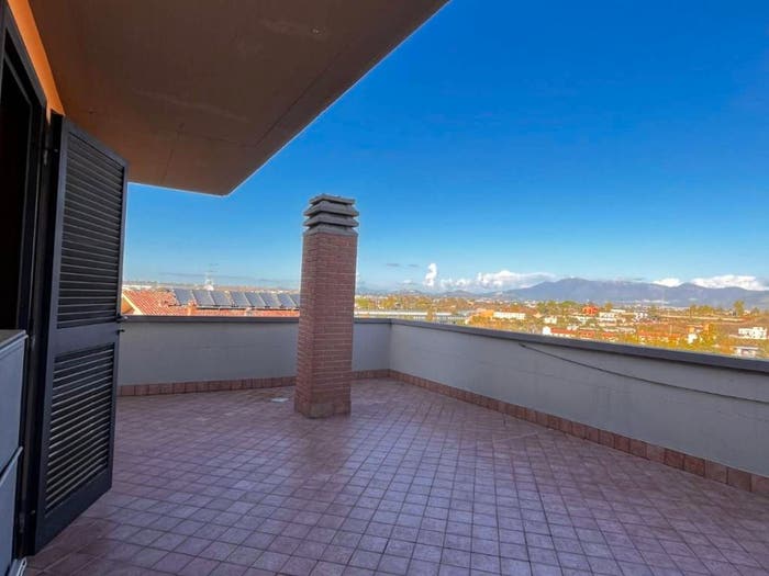 Appartamento trilocale in vendita in Via Balsorano, Castelverde, Roma