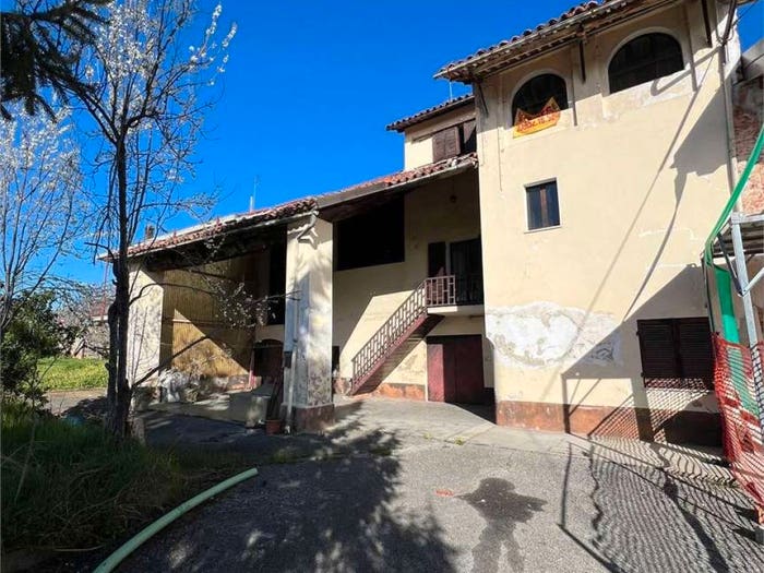 Casa con 6 locali in vendita in Via Cuneo Tiro a Segno, Mondovì