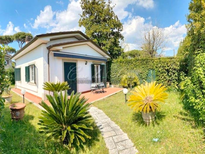 Casa quadrilocale in vendita in Via Lorenzo de' Medici, Vittoria Apuana, Forte dei Marmi