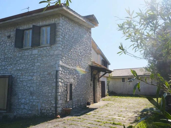 Casa con 6 locali in vendita in Via Santo Spirito, Priverno