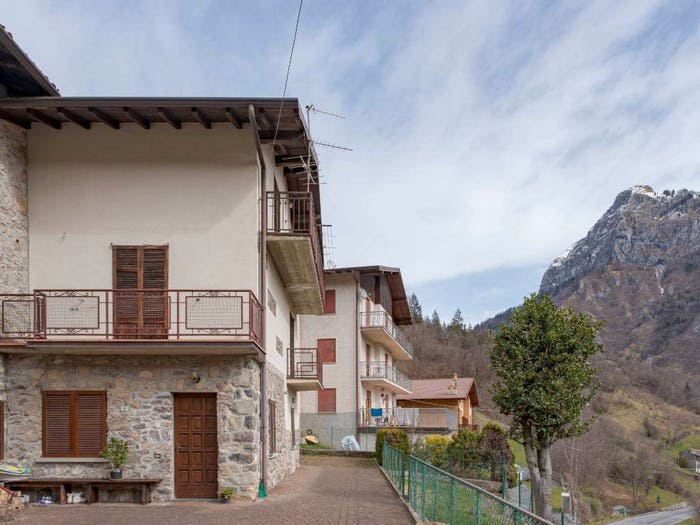 Appartamento trilocale in vendita in Contrada Marinoni, Ardesio