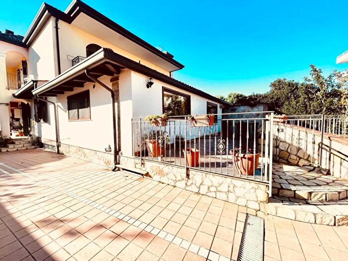 Casa con 6 locali in vendita in Roccarainola