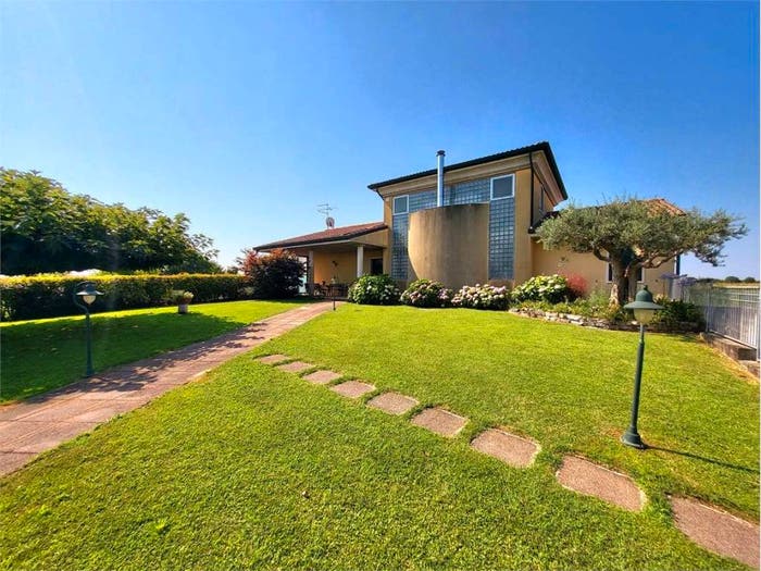Casa con 6 locali in vendita in Fantoni, Villafranca di Verona