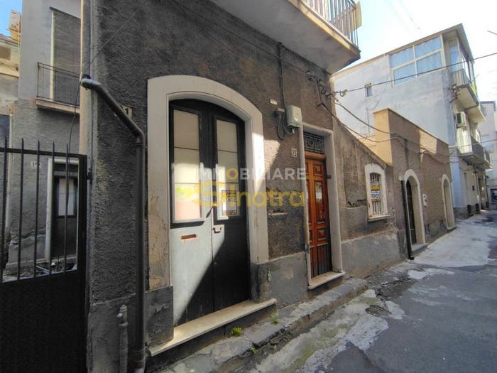 Casa con 6 locali in vendita in Via Chiara, Paternò