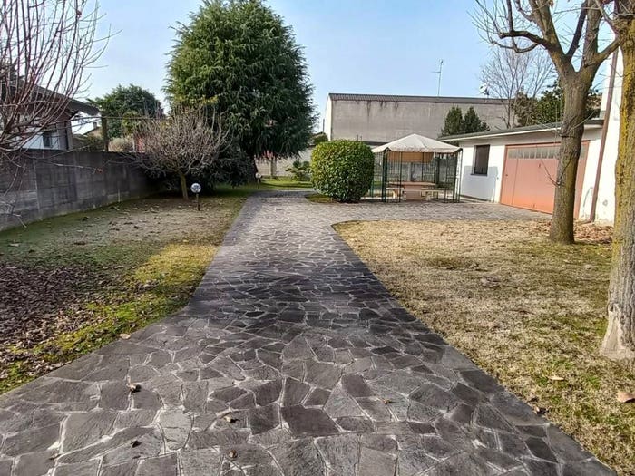 Casa con 5 locali in vendita in Via Luigi Einaudi, Casorezzo