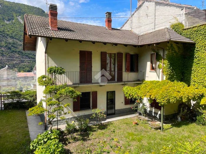 Casa con 6 locali in vendita in Via levis, Centro, Chiomonte
