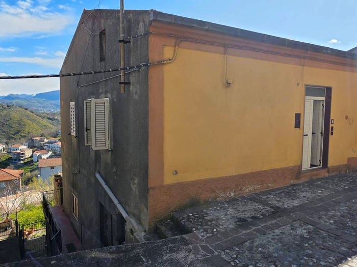 Appartamento con 6 locali in vendita in Via Sotto le Mura, Grisolia