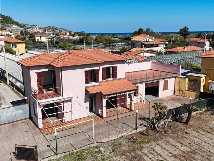 Casa quadrilocale in vendita in strada vicinale prati ovest, Riva Ligure