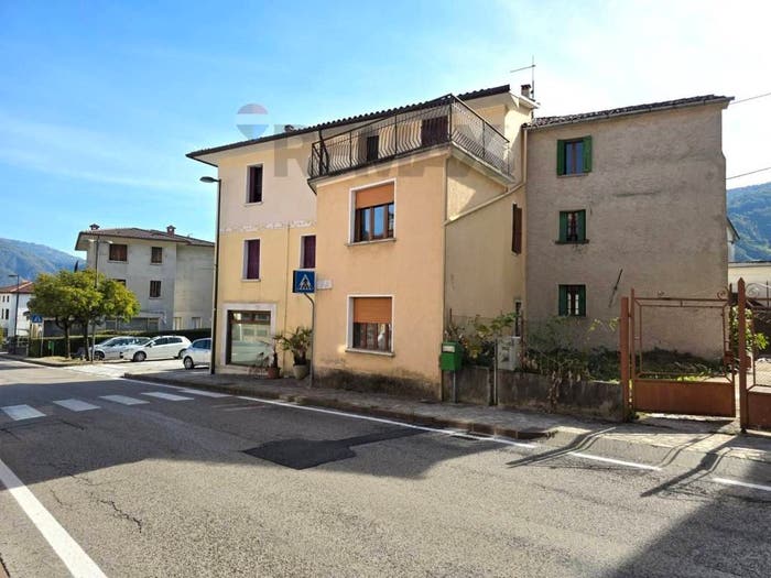 Appartamento con 6 locali in vendita in Piazza Licini, Alano di Piave, Setteville