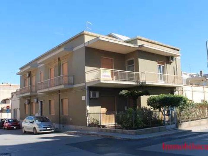 Appartamento con 6 locali in vendita in Via Statale A, Centro, Ispica