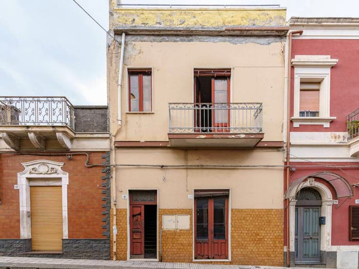Casa con 6 locali in vendita in Via Etna, Centro, Riposto