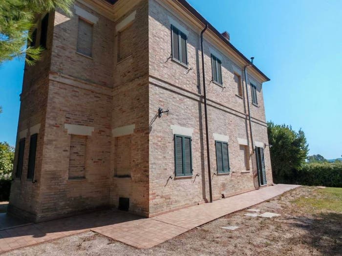 Casa con 6 locali in vendita in Contrada Ricciola, Recanati