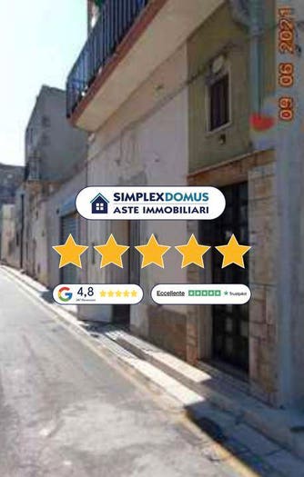 Appartamento con 5 locali in vendita in Via Dottor Emanuele Cavaliere, Mesagne