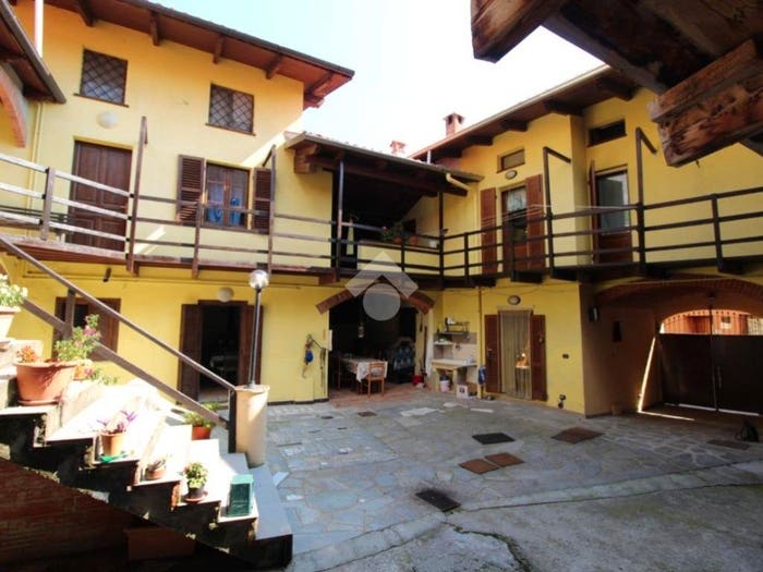 Casa quadrilocale in vendita in VIA ROMA, Centro, Magnano
