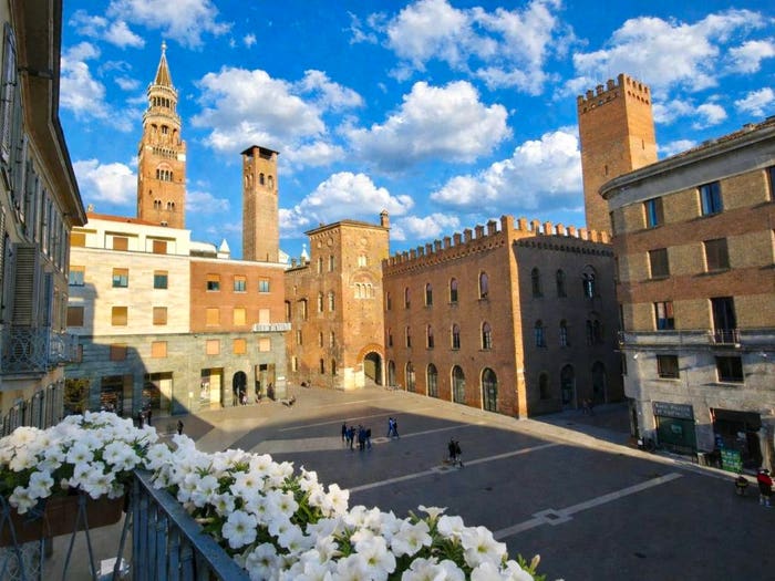 Appartamento con 5 locali in vendita in Piazza Antonio Stradivari, Centro, Cremona
