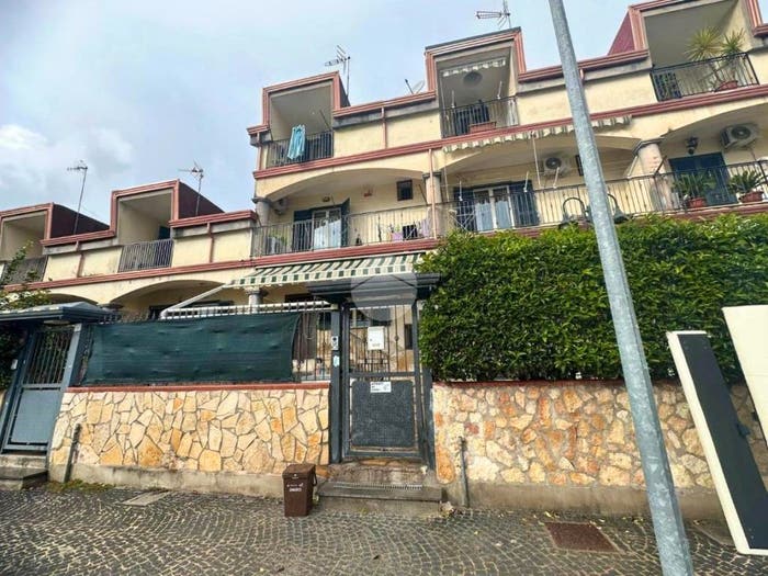 Casa con 5 locali in vendita in VIA SILVIO BUONINCONTRO, Acerra
