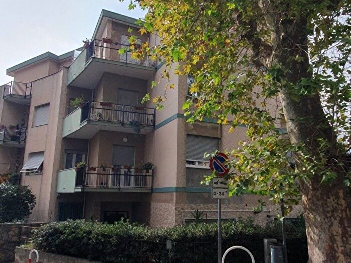 Appartamento trilocale in vendita in Via San Francesco d'Assisi, Villetta Valloria, Savona