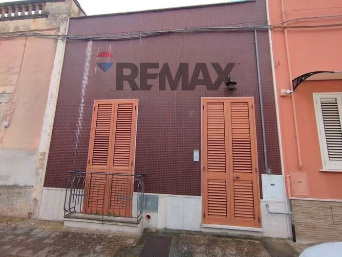 Casa quadrilocale in vendita in Via Conciliazione, Campi Salentina