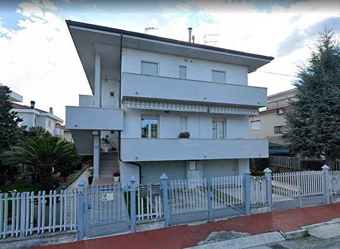 Appartamento con 5 locali in vendita in Via Iaconi, Colleranesco, Giulianova