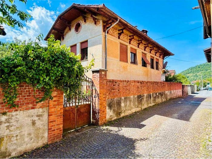 Casa con 6 locali in vendita in Via Regina Margherita, Centro, Garessio