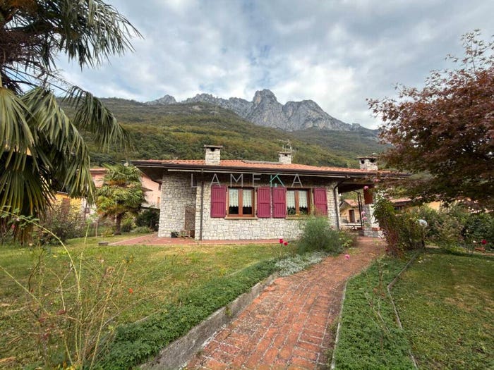 Casa con 5 locali in vendita in Via Michelangelo Buonarroti, Centro, Darfo Boario Terme